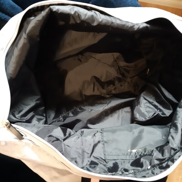 Victoria's Secret Large Gray zip up bag - Picture 10 of 14